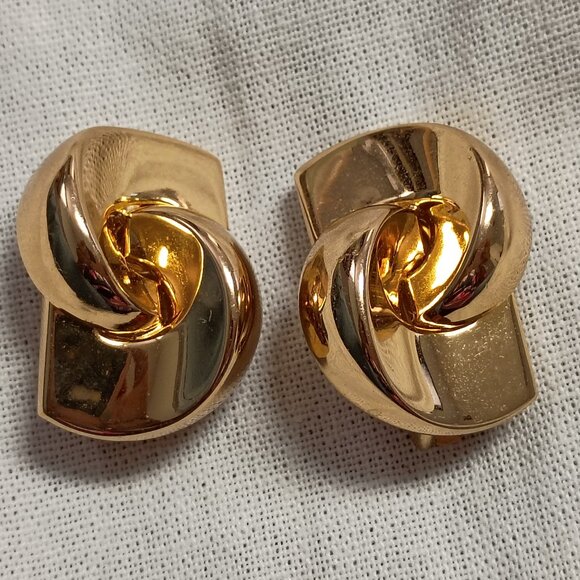 ❤️Vintage CHRISTIAN DIOR Gold  Modernist Clip Earrings - Picture 1 of 4